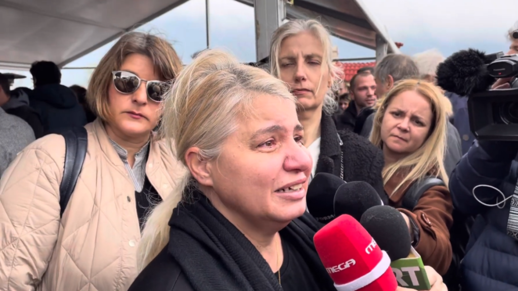 Τραγωδία στα Τέμπη – Άλμα Λάττα: «Η κόρη μου έκοψε εισιτήριο θανάτου»