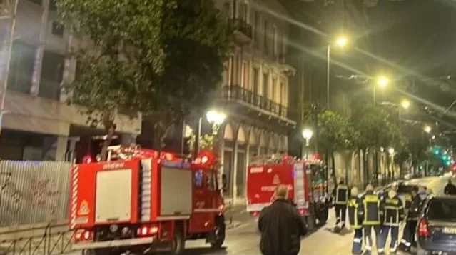 Στόχος της βομβιστικής επίθεσης στη Σταδίου το υπουργείο Εργασίας – Οι κάμερες έχουν καταγράψει τους δράστες