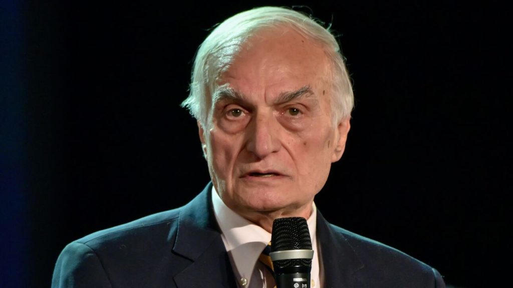 Μανώλης Μαυρομμάτης: Υποβλήθηκε σε τραχειοστομία με τη σύζυγό του