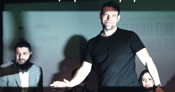 Μόνο στο «Π»: Διαλύοντας το κόμμα ένα «βήμα» τη φορά