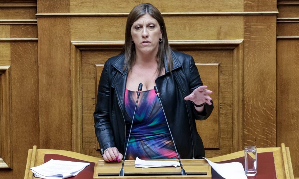 Επίθεση Κωνσταντοπούλου σε Μαρκόπουλο: Ήρθατε να κουνήσετε το δάχτυλο στους νεκρούς – “Είστε μια πολιτική χούλιγκαν”, απάντησε