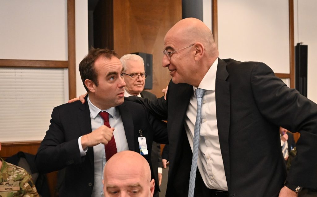 Συνάντηση Δένδια στη Γερμανία με τον Γάλλο ομόλογό του για την άμυνα της Ουκρανίας