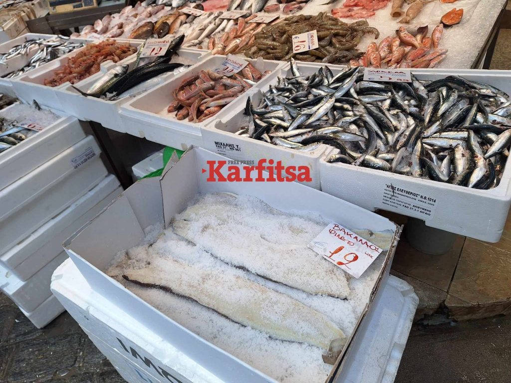 Θεσσαλονίκη: Πόσο κοστίζει ο μπακαλιάρος στο Καπάνι – Κορυφώνεται η κίνηση ενόψει της 25ης Μαρτίου