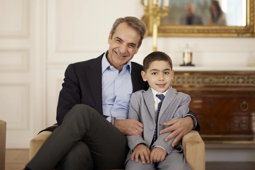 Ο μικρός Μάξιμος συνάντησε τον Κυριάκο Μητσοτάκη στο Μαξίμου (φωτο)