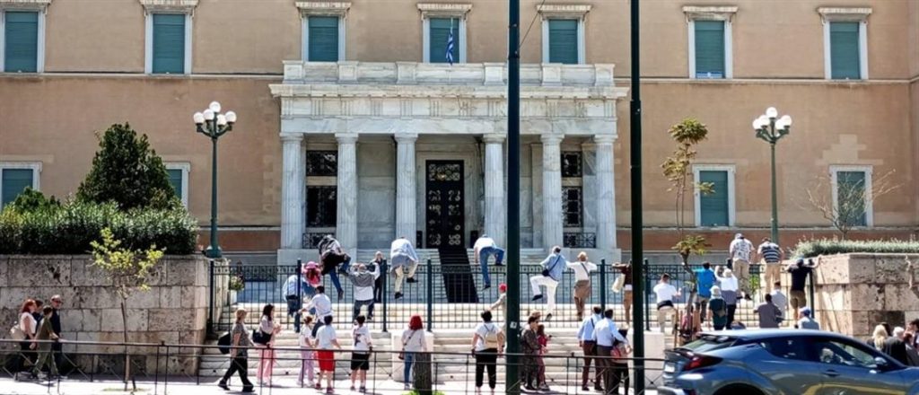 Συνελήφθη νεαρό στέλεχος του Ρουβίκωνα για απειλές μέσω διαδικτύου