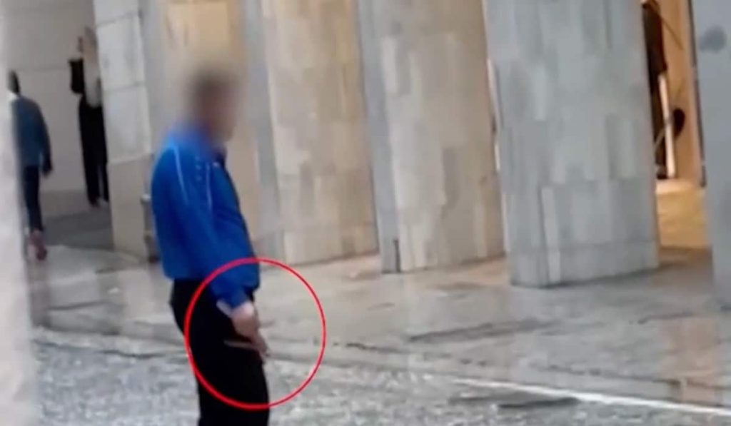 Προφυλακίστηκε ο Ιρακινός που μαχαίρωσε την 22χρονη στην Ερμού