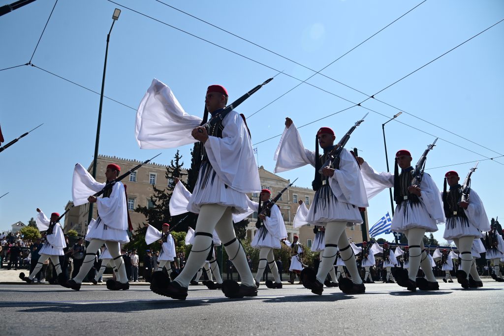 Με τι καιρό θα κάνουμε παρέλαση! Όλες οι τελευταίες προγνώσεις!