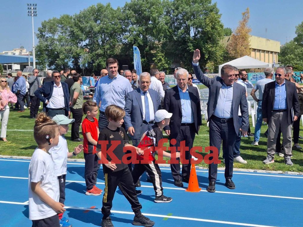 Θεσσαλονίκη: Ο Γ. Βρούτσης μετράει αντίστροφα και δίνει το σύνθημα να τρέξουν οι μικροί αθλητές (ΦΩΤΟ+Video)