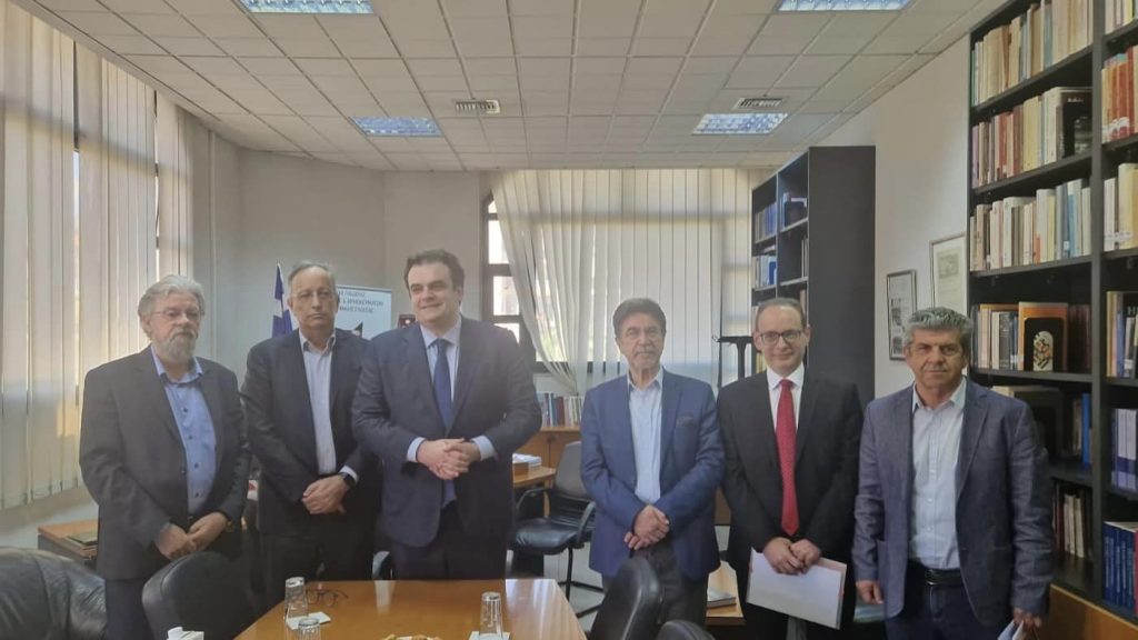 Στο Κέντρο Ελληνικής Γλώσσας στη Θεσσαλονίκη ο Πιερρακάκης – Ανακοίνωσε δύο νέες πρωτοβουλίες