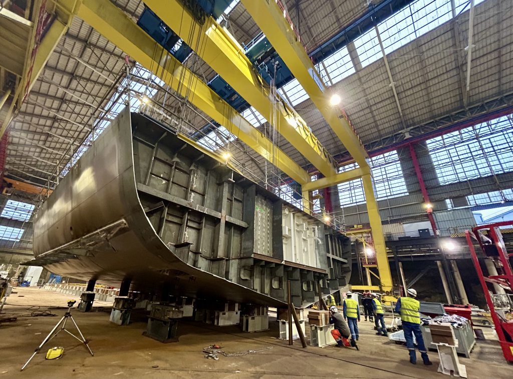 Τοποθετήθηκε η τρόπιδα στην τρίτη ελληνική φρεγάτα Belharra «Φορμίων»