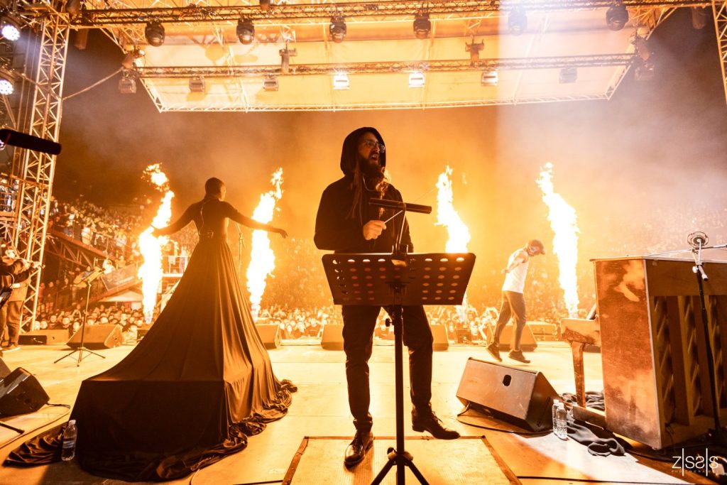 Φέρνοντας την κλασική μουσική στο δρόμο – Η Ορχήστρα Νέας Γενιάς σπάει τα στερεότυπα των «γαλλικών και πιάνο»