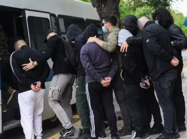 Δολοφονία Λυγγερίδη: Στην Ευελπίδων οι συλληφθέντες – Απολογούνται για την εγκληματική οργάνωση