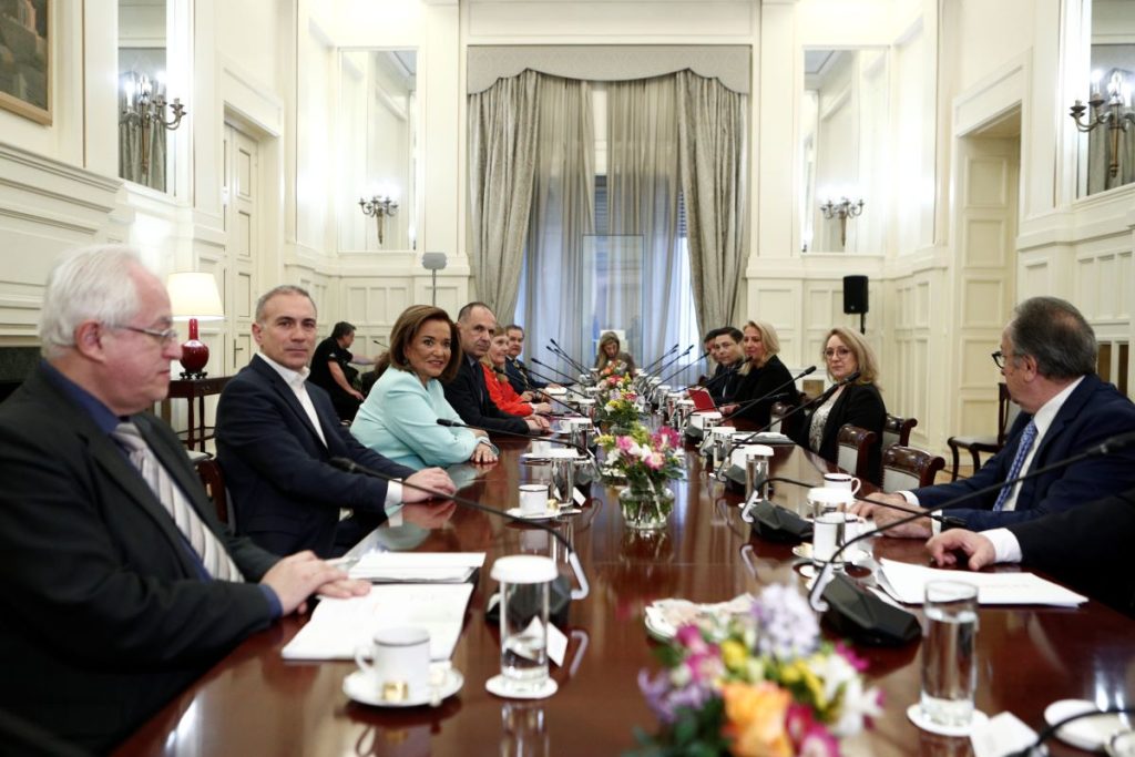 Σε εξέλιξη η ενημέρωση Γεραπετρίτη στο Εθνικό Συμβούλιο Εξωτερικής Πολιτικής