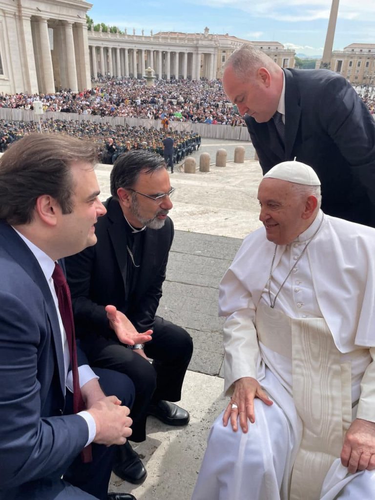 Συνάντηση Πιερρακάκη με τον Πάπα Φραγκίσκο – “Απαράδεκτη απόφαση η μετατροπή της Μονής της Χώρας σε τζαμί”