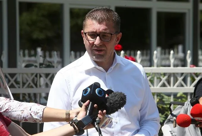 Σκόπια: Μετά την πρόεδρο και ο πρωθυπουργός επιμένει στο “Μακεδονία”