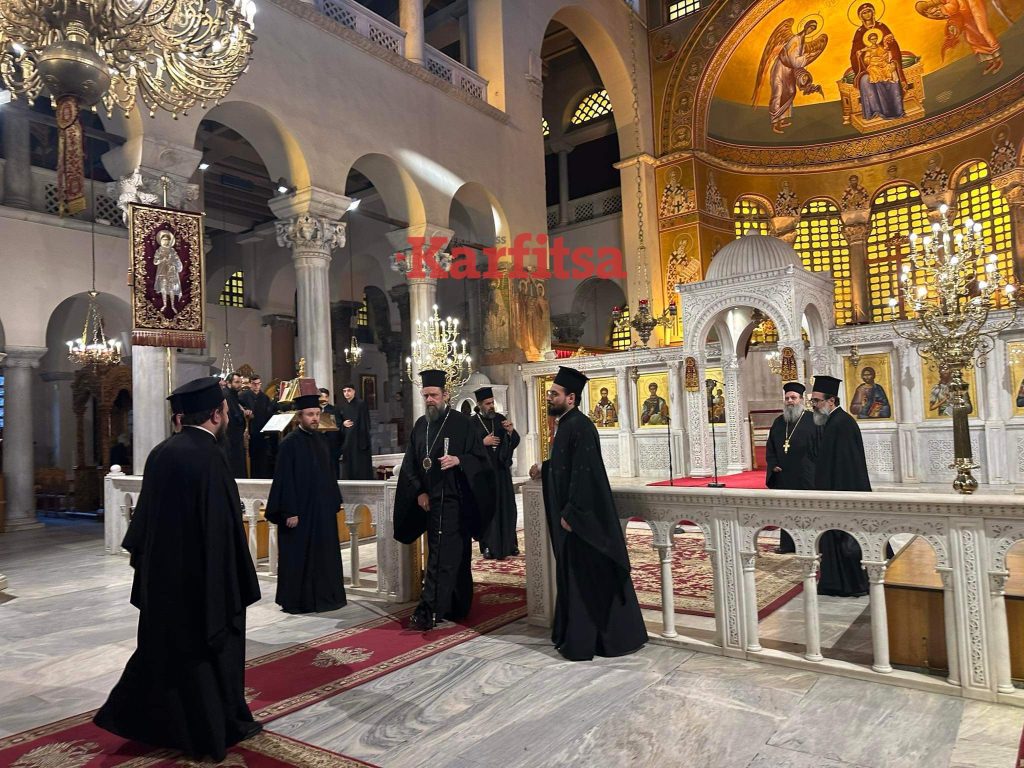 Μαθητές προσευχήθηκαν στον Άγιο Δημήτριο της Θεσσαλονίκης για τις Πανελλήνιες (ΦΩΤΟ+Video)