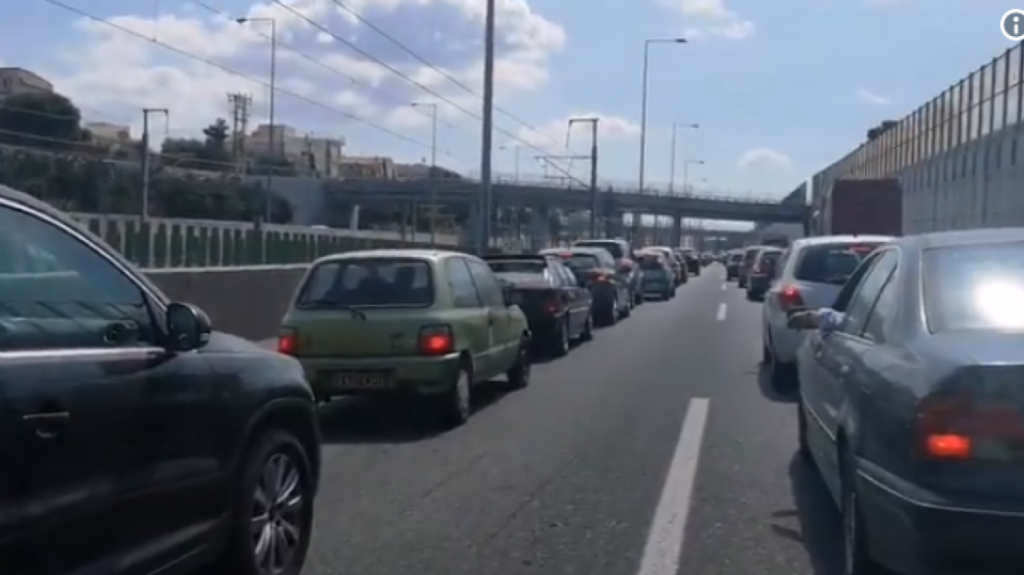 Καραμπόλα στην Αττική Οδό στο ρεύμα προς αεροδρόμιο