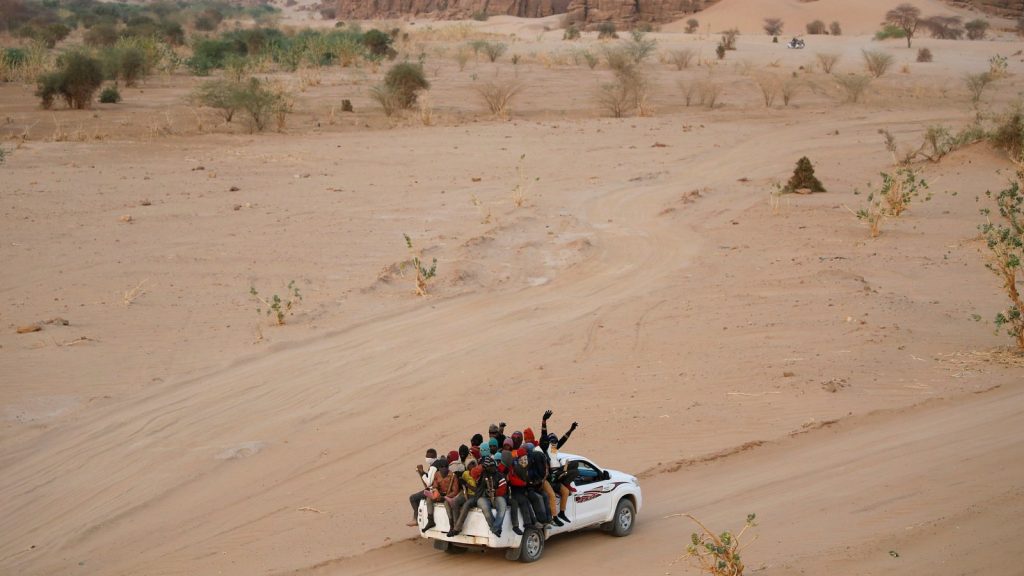 Αποκάλυψη «βόμβα»! Η Ευρωπαϊκή Επιτροπή πλήρωνε για να εγκαταλείπουν μετανάστες στη Σαχάρα!