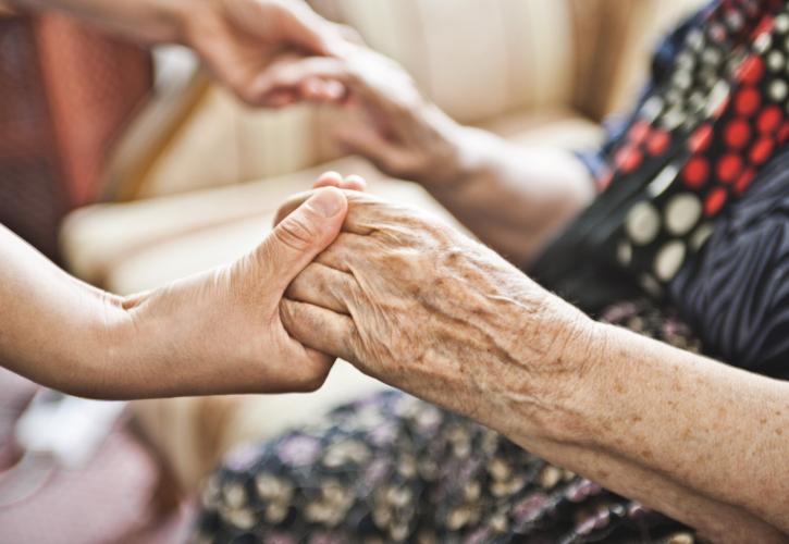 Προσωπικός βοηθός – Ζαχαράκη: 1.800 ωφελούμενοι ως το τέλος του 2025