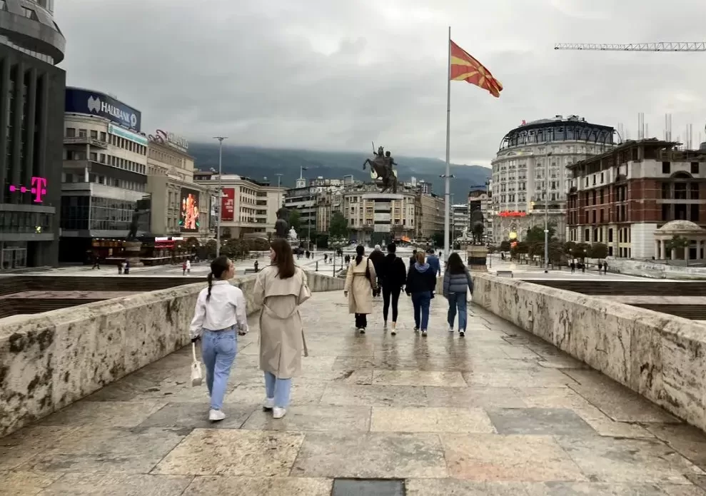 Η νέα ηγεσία των Σκοπίων παραβιάζει κατάφωρα τη Συμφωνία των Πρεσπών, αναφέρει Kαθηγήτρια Πανεπιστημίου της γειτονικής χώρας