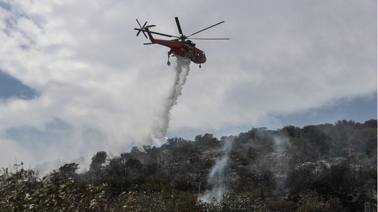 Φωτιά στο Πλατύ Μεσσηνίας – Σηκώθηκαν εναέρια μέσα