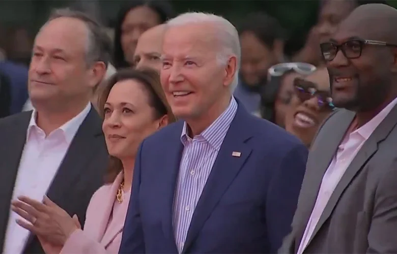 Τι συμβαίνει με τον Μπάιντεν; Έμεινε «στήλη άλατος» σε δεξίωση!