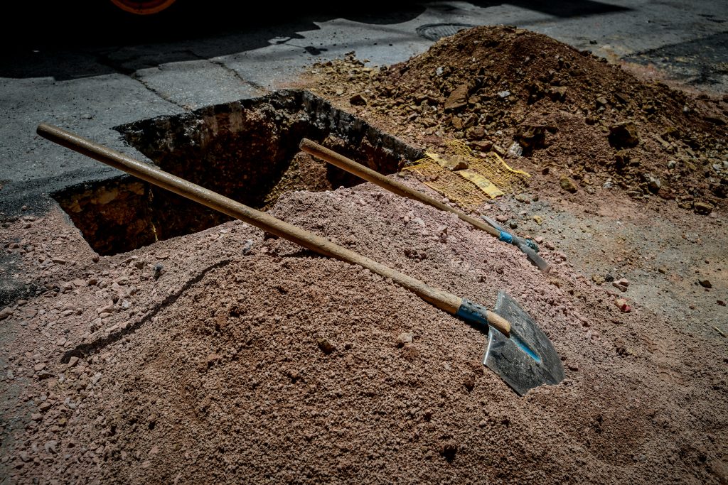 Ο δήμαρχος που ξεσπά για τους εργολάβους! «Στην εποχή του 5G… ακόμη σκάβουν»