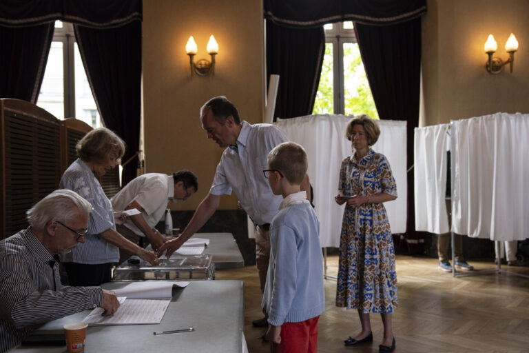 Ρεκόρ συμμετοχής 46 ετών στις γαλλικές βουλευτικές εκλογές!