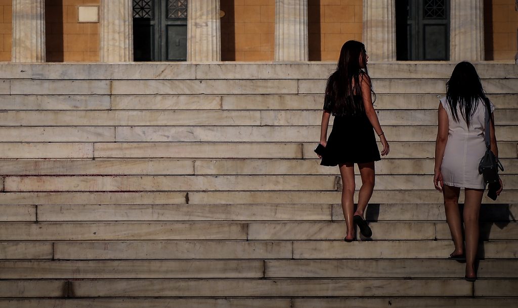 Υποχωρούν τα φαινόμενα – Επιστρέφουν οι υψηλές θερμοκρασίες και οι δυνατοί άνεμοι