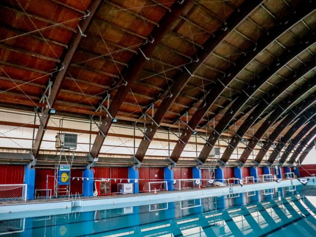 Σπεύδουν στο κολυμβητήριο λόγω καύσωνα