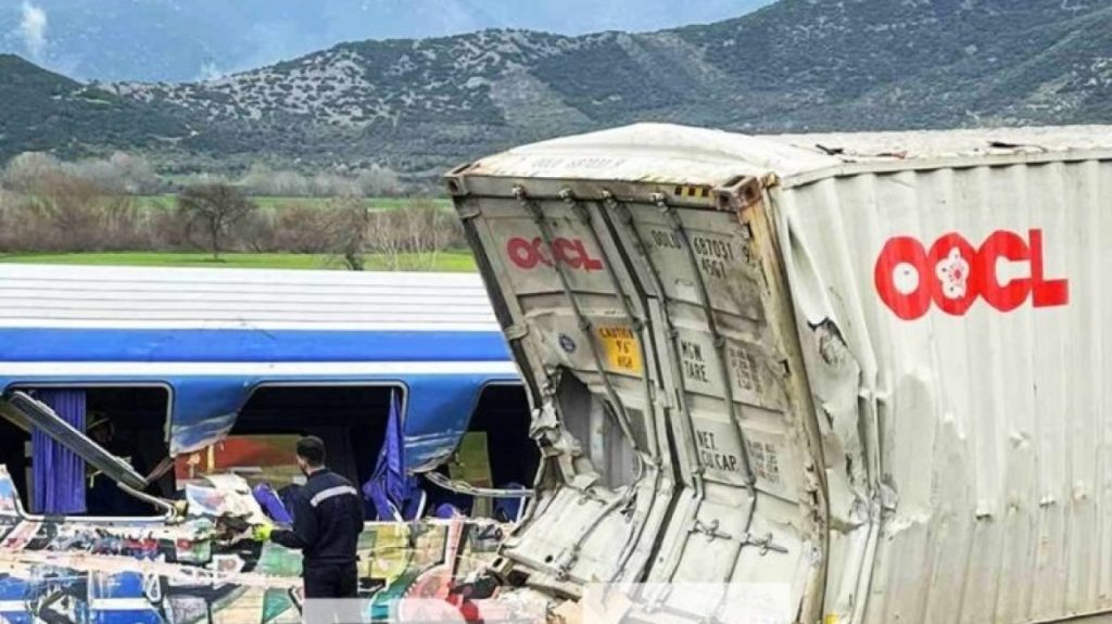 Νέα έρευνα της Πυροσβεστικής στην εμπορική αμαξοστοιχία των Τεμπών