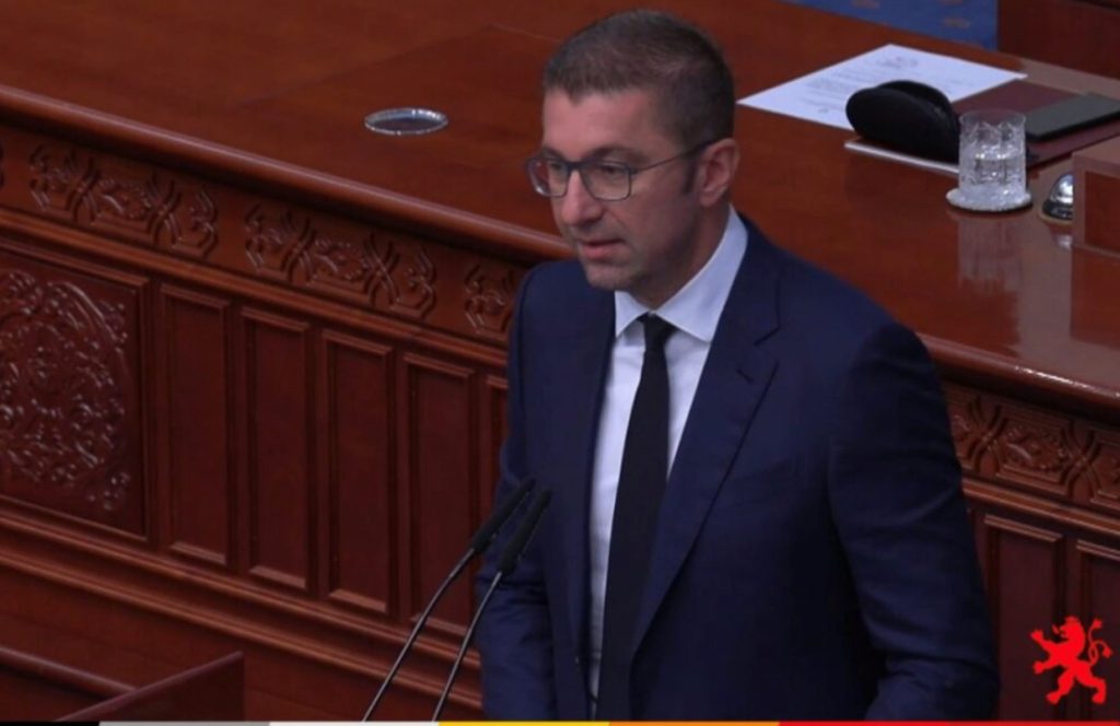 Πρόκληση… επί τρία του Μίτσκοσκι από το βήμα της Βουλής!