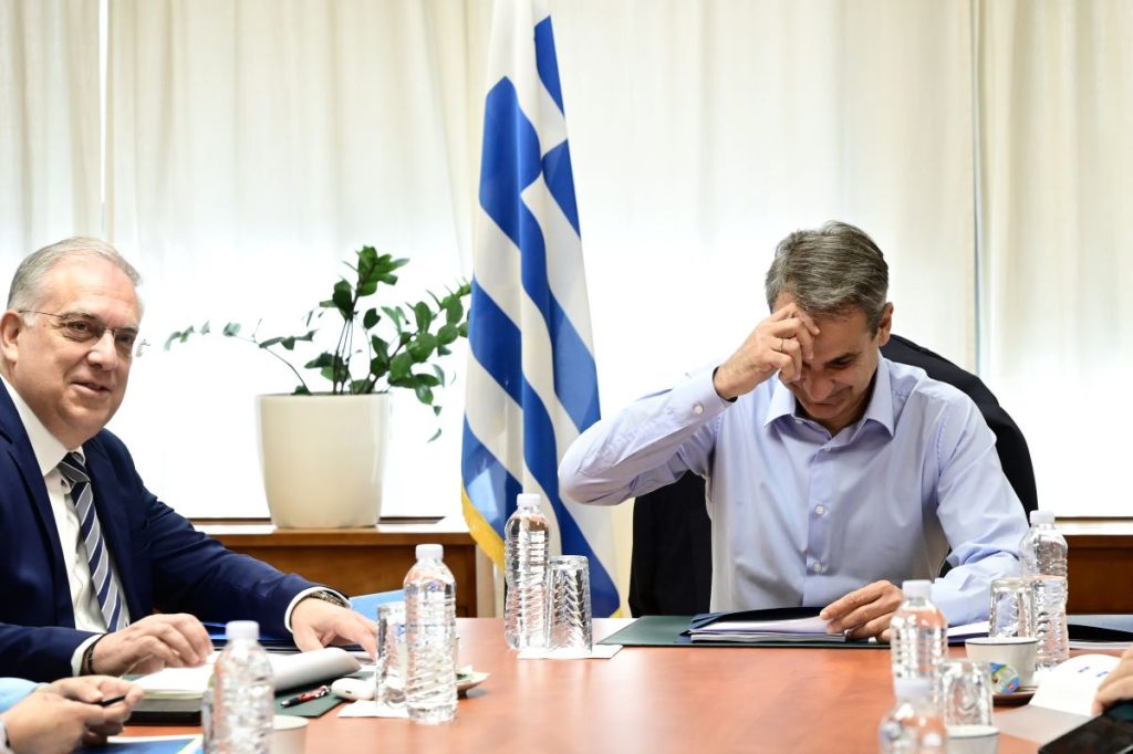 Διπλός στόχος κατά της ακρίβειας με χαμηλότερο πληθωρισμό και μικρότερες τιμές στο ράφι