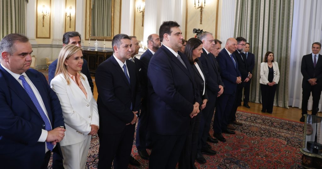 Συντηρητικός ο ανασχηματισμός αλλά με πολλαπλά μηνύματα