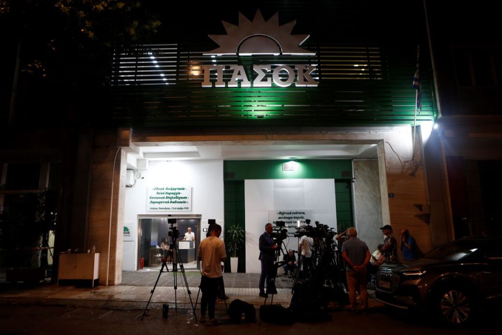 Ο Κωνσταντινόπουλος «πριονίζει» την καρέκλα του Ανδρουλάκη