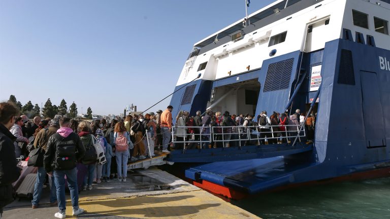 Η πράσινη μετάβαση βάζει κι άλλη «φωτιά» στα ακτοπλοϊκά εισιτήρια