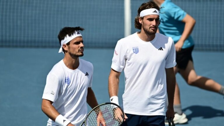 Πρόωρος αποκλεισμός για τα αδέρφια Τσιτσιπά! Συνεχίζει σόλο ο Στέφανος (VIDEO)