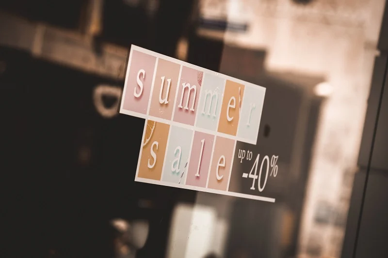 Πρεμιέρα για τις θερινές εκπτώσεις! Ποια Κυριακή θα είναι ανοιχτά τα καταστήματα
