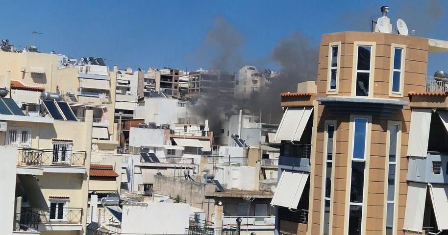 Φωτιά σε διαμέρισμα στη Νίκαια: Δεν υπάρχουν εγκλωβισμένοι