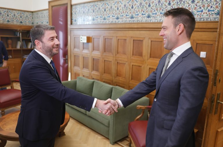 Με «Αγαπητέ Στέφανε» η απάντηση του πρόεδρου του ΠΑΣΟΚ στον ΣΥΡΙΖΑ