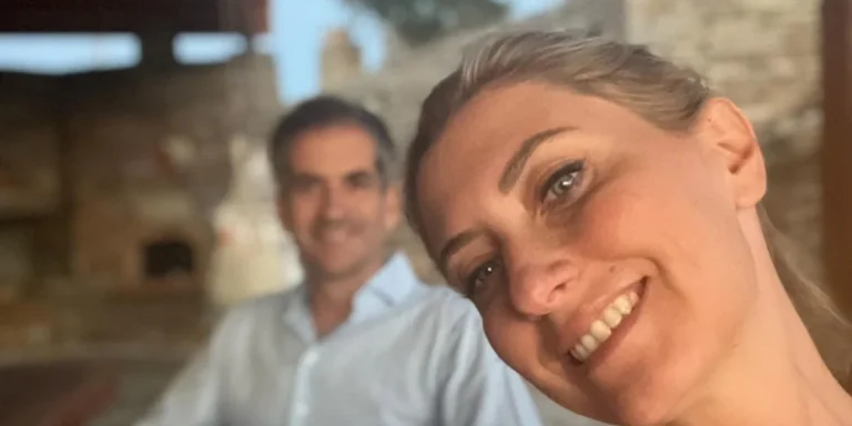 Η Σία πατάει κάτω το 7 και ο Κώστας στέλνει καρδούλες! (PHOTO)