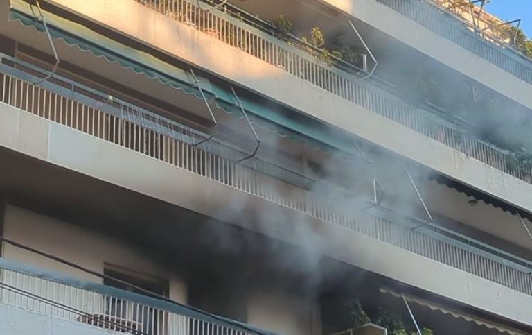 Νεκρή σε φλεγόμενο διαμέρισμα στη Νέα Σμύρνη (VIDEO)