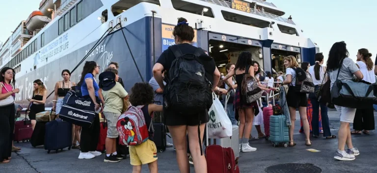 Η ακρίβεια «χτυπά» τις διακοπές: Στα 442 ευρώ φτάνουν τα εισιτήρια για ένα ζευγάρι (video)