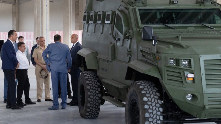 Ο Ράντεφ επισκέφθηκε το υπό ανέγερση εργοστάσιο κατασκευής τεθωρακισμένων οχημάτων στο Μπουργκάς