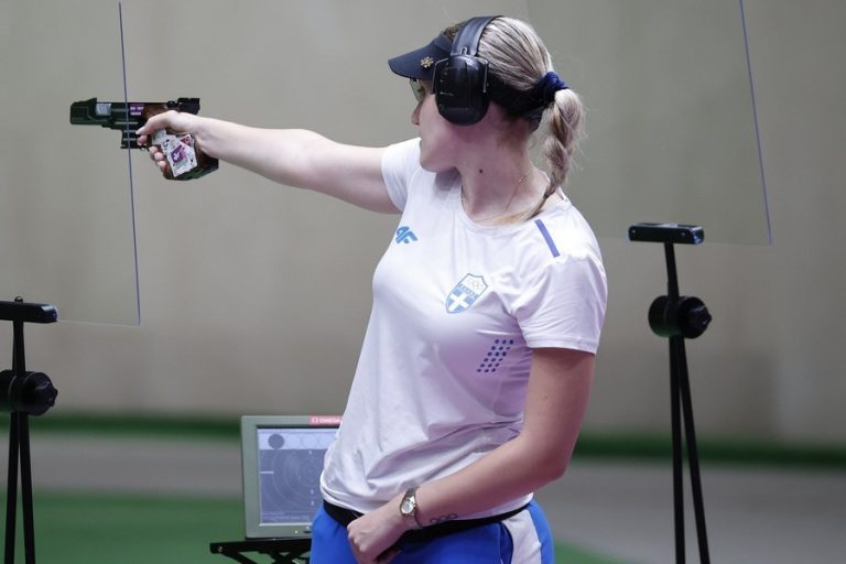 Εκτός η Κορακάκη