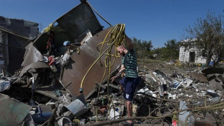 Η μεγαλύτερη μαζική επίθεση της Ρωσίας από την αρχή του πολέμου (video)