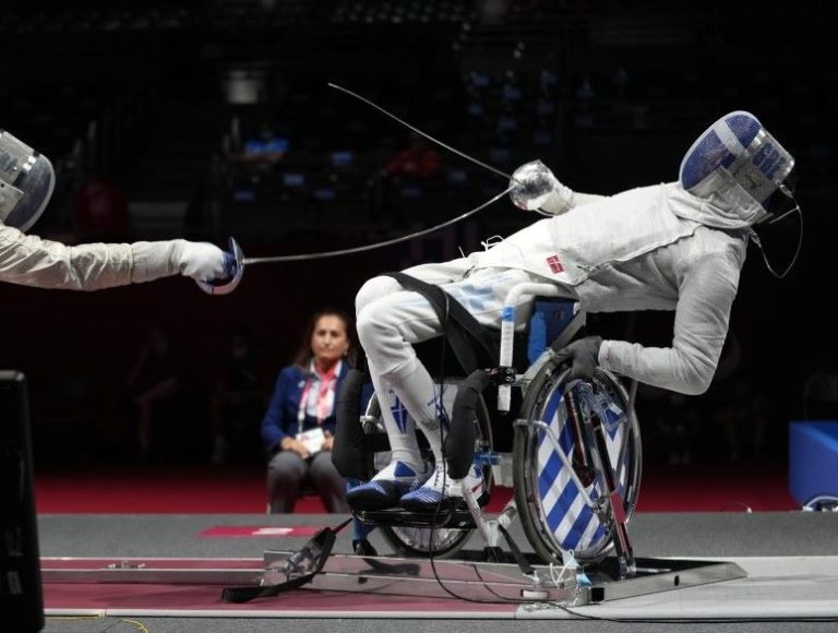 Ήξερες ότι η ξιφασκία με αμαξίδιο ξεκίνησε ως αποθεραπεία για τραυματίες πολέμου;