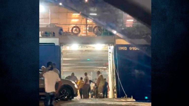 Χειροπέδες σε καπετάνιο που σήκωσε την μπουκαπόρτα ενώ επιβιβαζόταν αυτοκίνητο