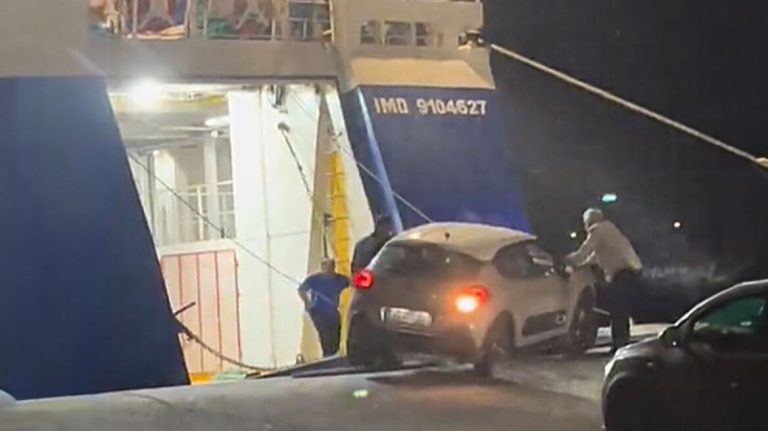 Οδηγός ΙΧ που προσπάθησε να ανέβει στο πλοίο: Ένιωθα ότι θα πέσω στη θάλασσα