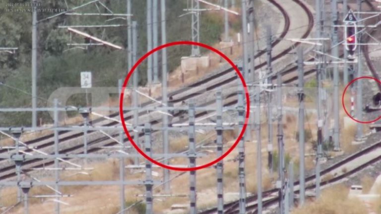 Βίντεο-ντοκουμέντο! Προσπαθούν να κλέψουν χαλκό από γραμμές τρένου στο Θριάσιο!